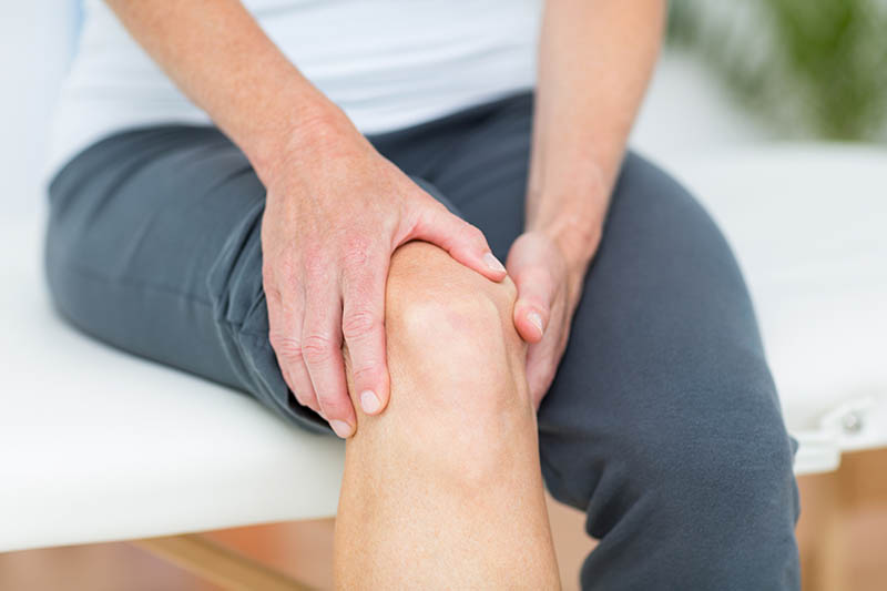 Artrosi del ginocchio: Nigella riduce il dolore