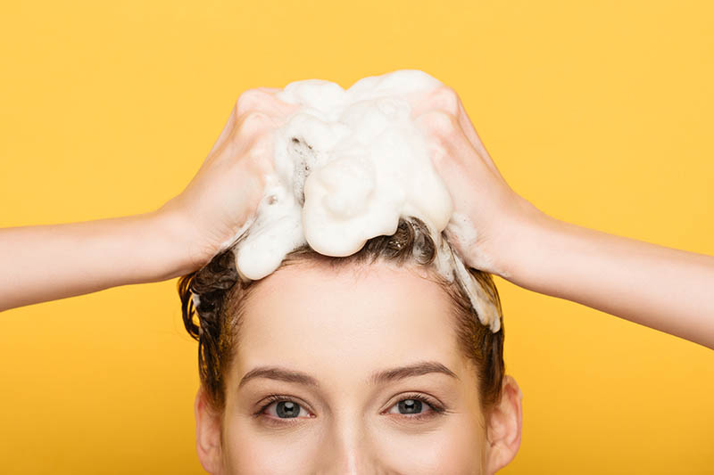 Shampoo nutriente per capelli lucenti