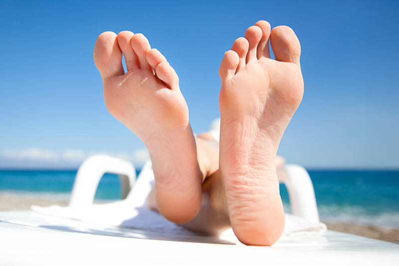 Piedi al fresco e igienizzati